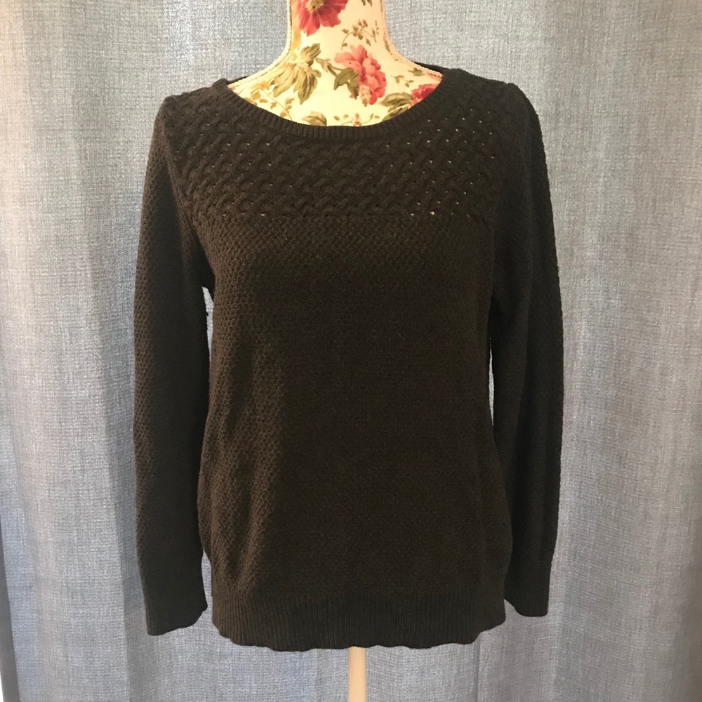 UNLISTING TOMORROW 2/3 ** Gray Loft sweater**